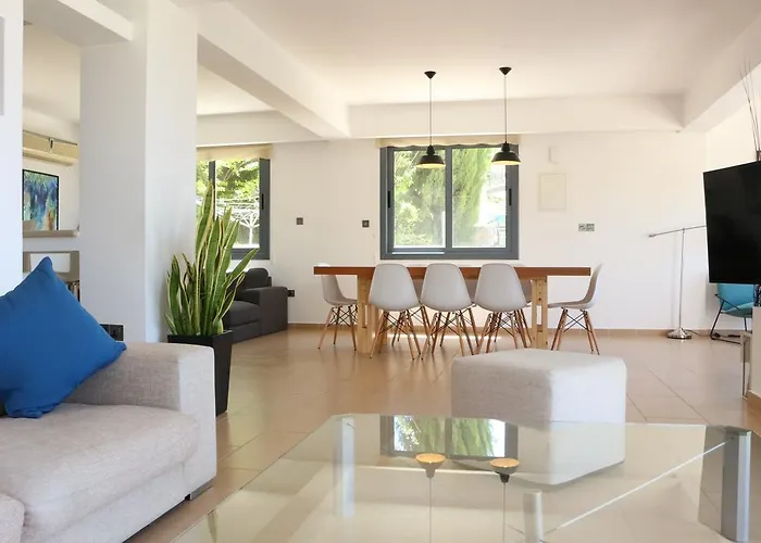 Infinite Blu Villa *