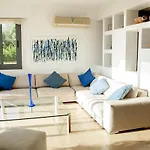 Infinite Blu Villa *