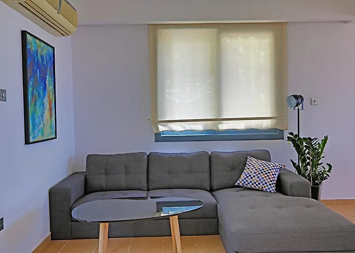 فيلة Infinite Blu بافوس